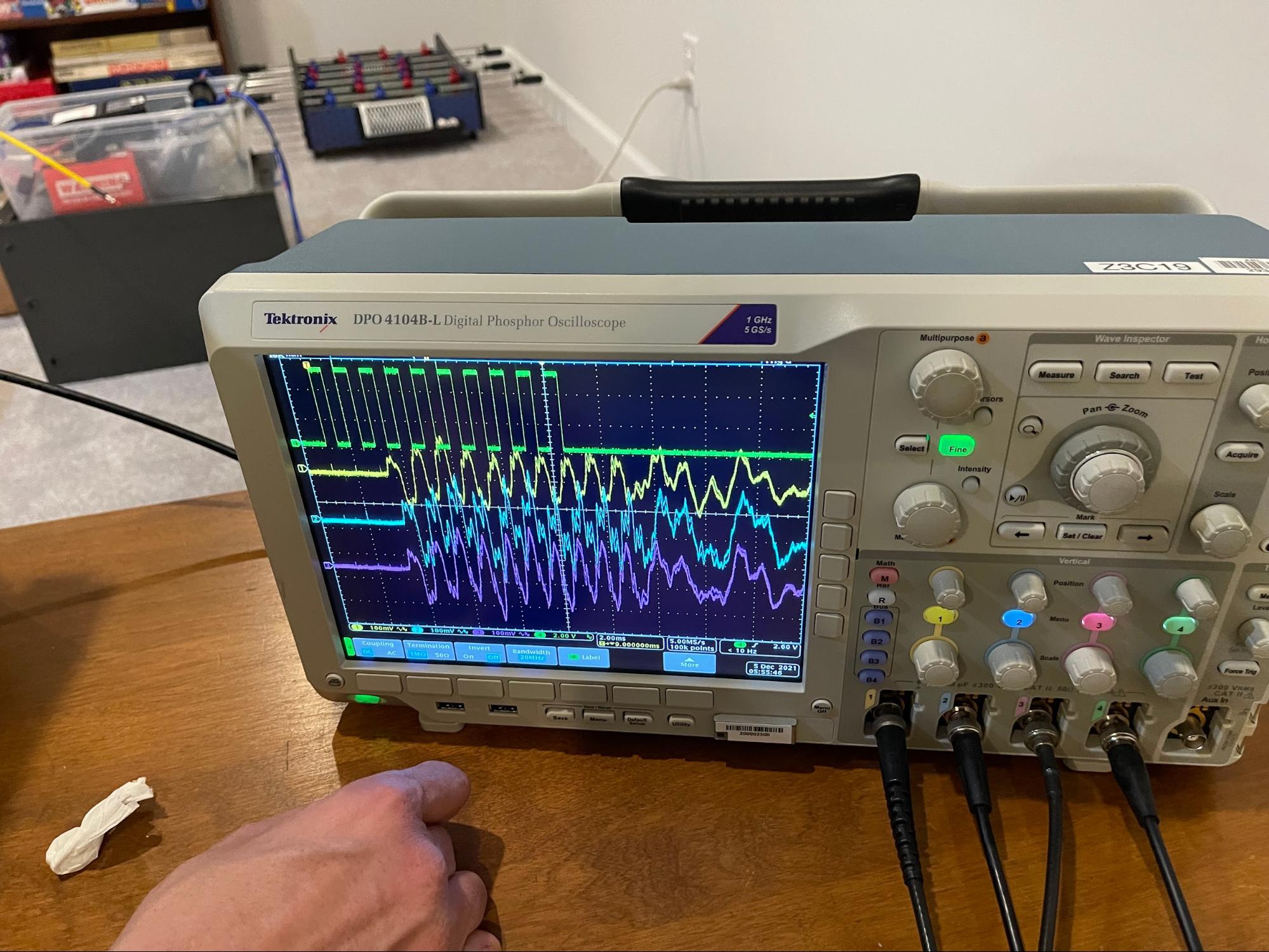 Oscilloscope with sound signals from several microphones